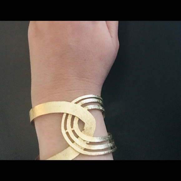 Cuff - Picture 8 of 9